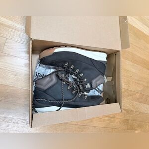 NWOT The North Face Women’s Back-To-Berkeley Mid WP Size 11